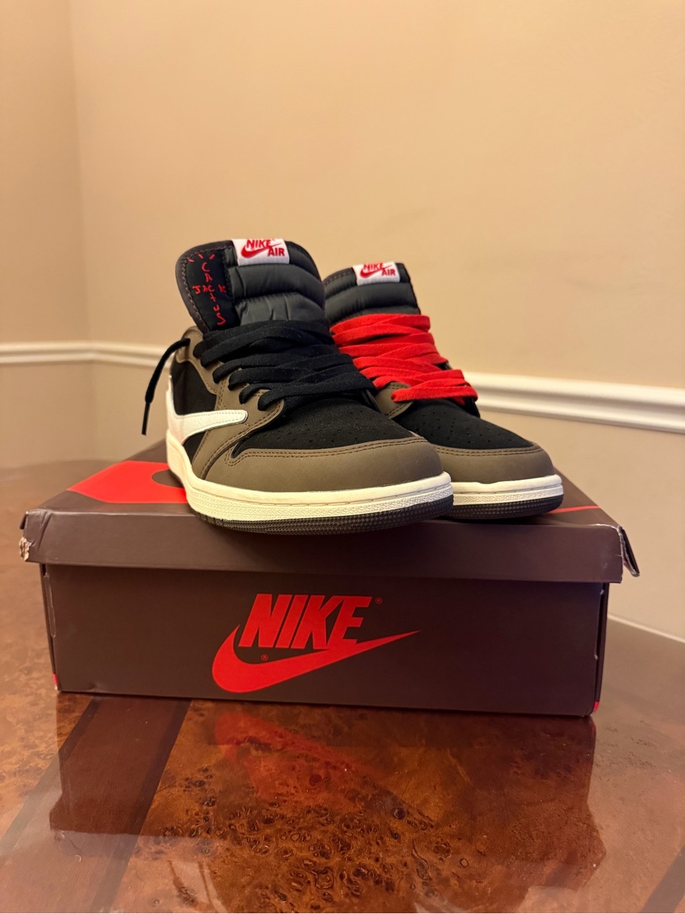 Nike Low-Top Sneakers in Black, Olive & Red